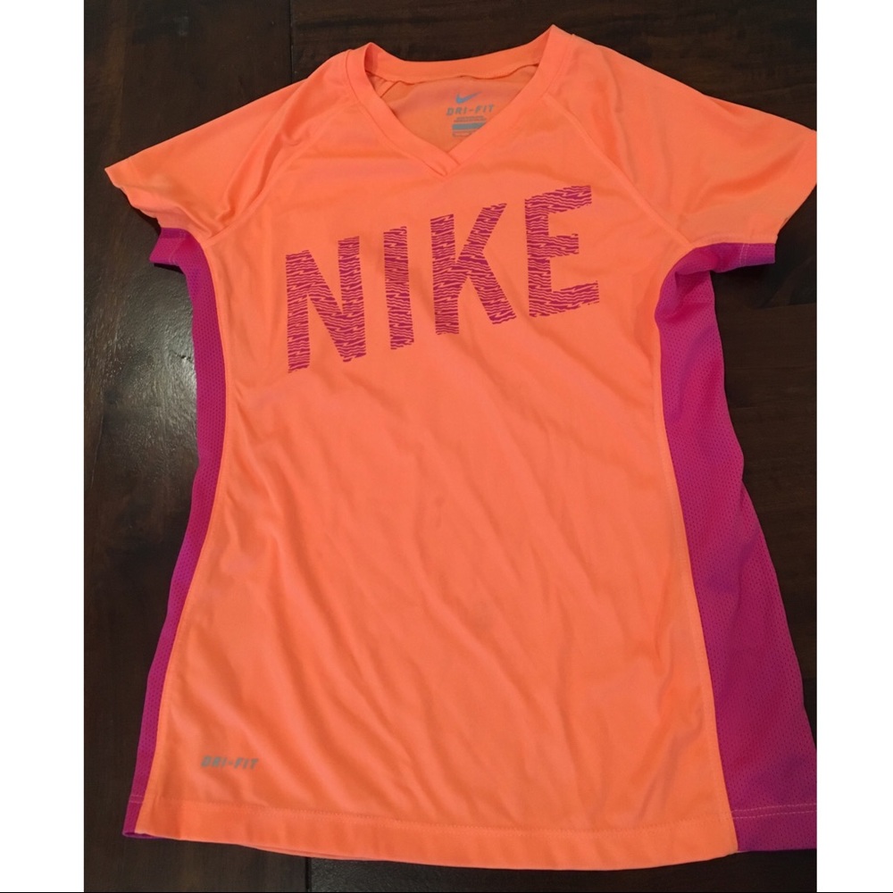 Nike Girls Dri-Fit V-Neck shirt, size M